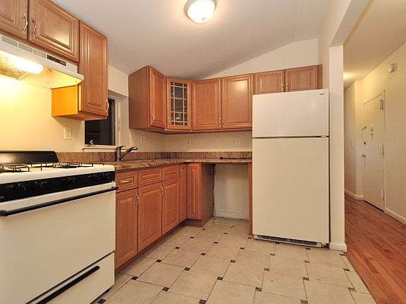5th image of 6011 83rd Pl APT 3