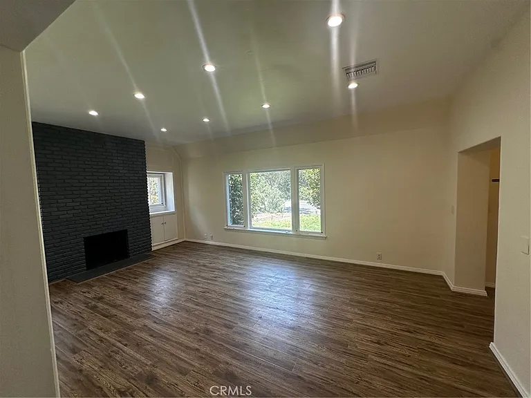 2151 N Altadena Dr — Photo 2