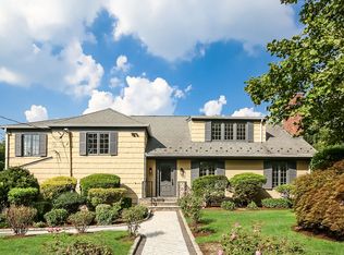 1 Wayside Ln, Scarsdale, NY 10583