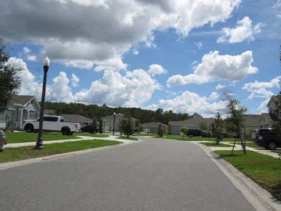 Exterior Neighborhood (street photo)