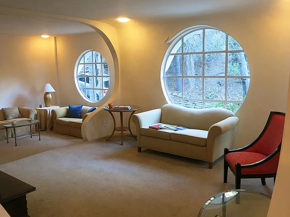 Wonderful feeling in this home; soft and peaceful.