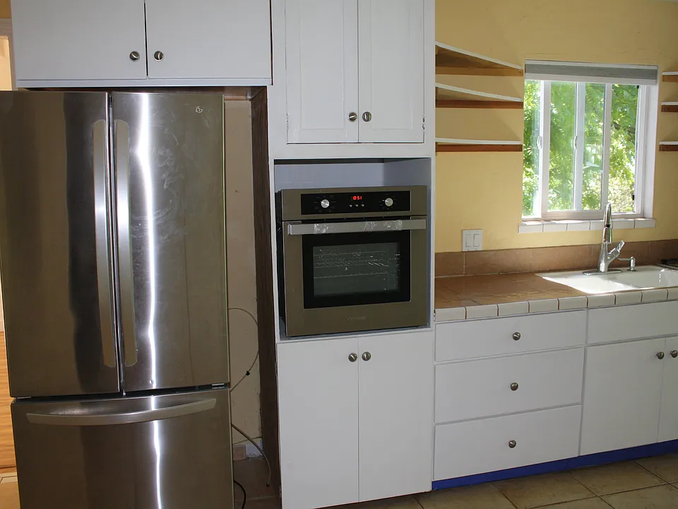 Spacious Kitchen with gas cooktop