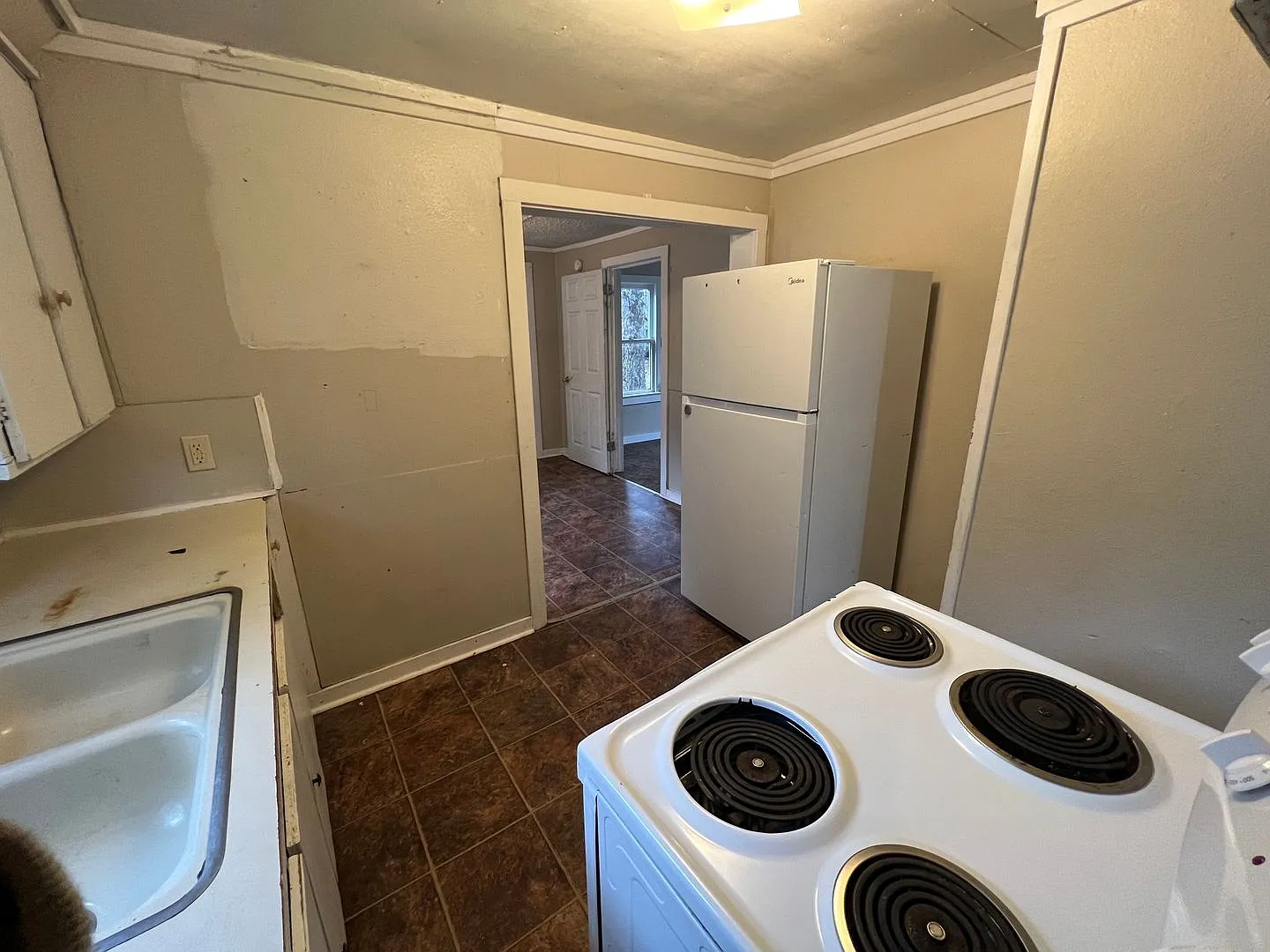 3 Bed 1 Bath — Photo 4