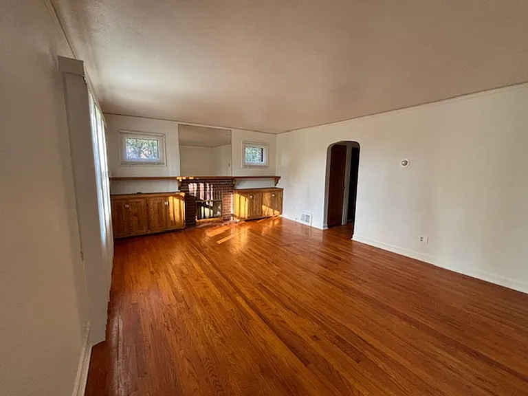 PM 242 - 1804 E 19th St — Photo 6