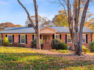 902 Kemp Rd W, Greensboro, NC 27410