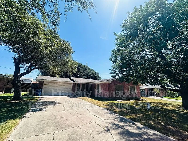 3 bed, 2.0 bath, 1400 sqft, $2,100 — Photo 2