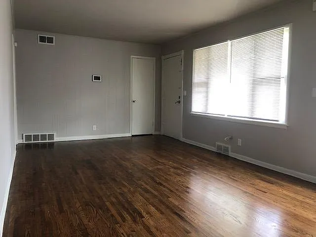 3 bed, 1080 sqft, $1,200 — Photo 4
