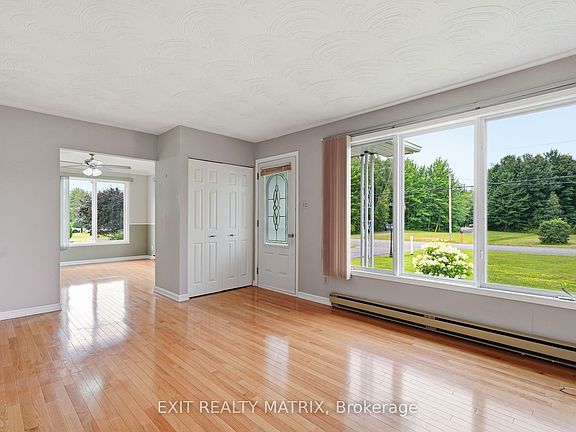 5th image of 563 Lajeunesse Rd