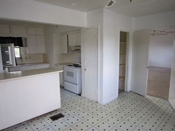 3rd image of 501 13th Ave N