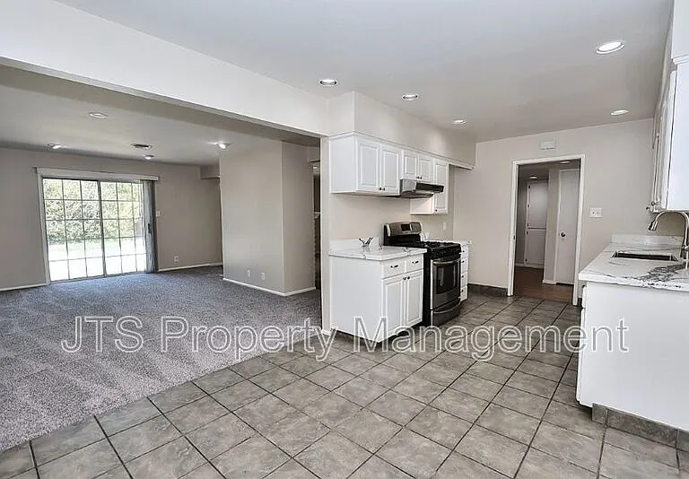 6565 S Land Park Dr — Photo 4