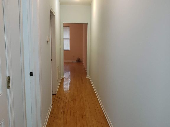 3rd image of 108 N Hamlin Blvd