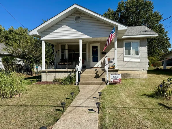 602 Madison St, Benton, IL 62812