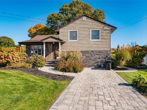 729 Tanglewood Road, West Islip, NY 11795