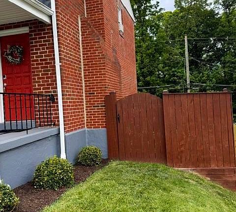 3rd image of 1126 Elm Rd