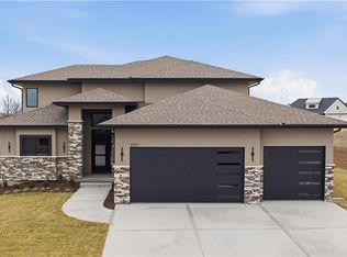 2531 NE Woodland Oak Cir, Lees Summit, MO 64086