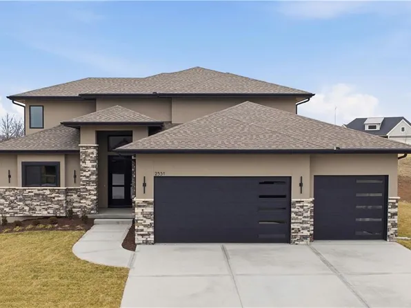 2531 NE Woodland Oak Cir, Lees Summit, MO 64086