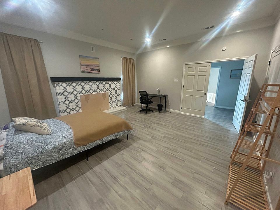 2nd image of 3213 Greenleaf Ct Room 4