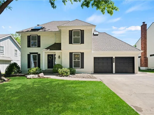 9413 Hall Dr, Lenexa, KS 66219
