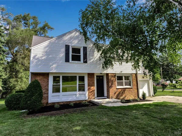 931 Hillside Dr, Lewiston, NY 14092