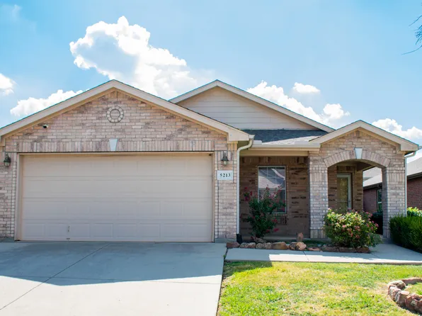 5213 Mirror Lake Dr, Haltom City, TX 76117