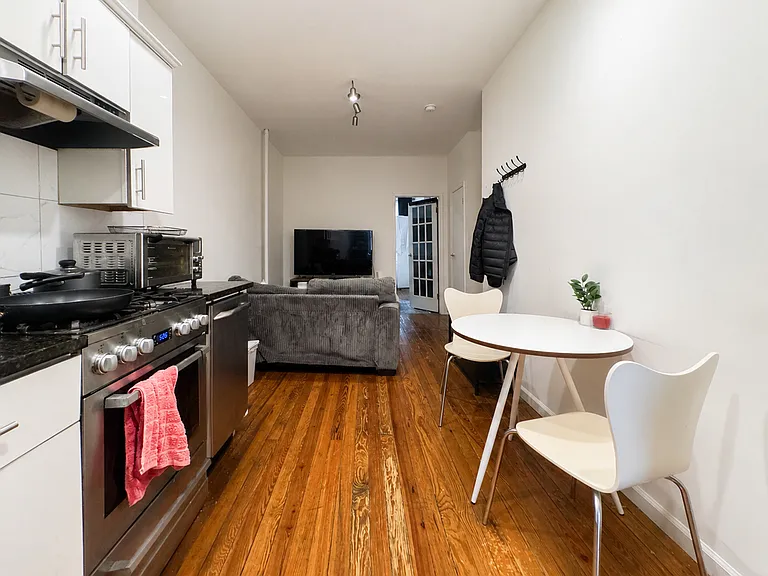 642 Humboldt St #2L — Photo 14