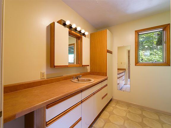3rd image of 480 Wingfield Way