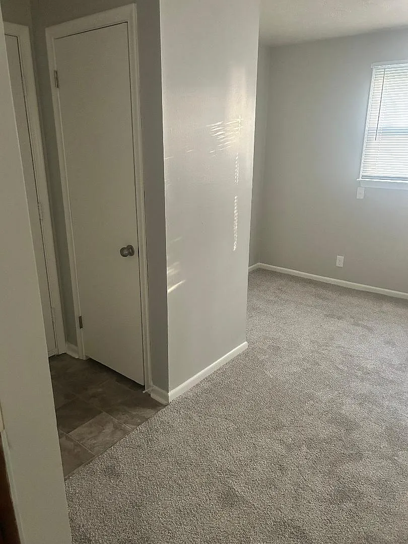 2 bed, 875 sqft, $945 — Photo 2
