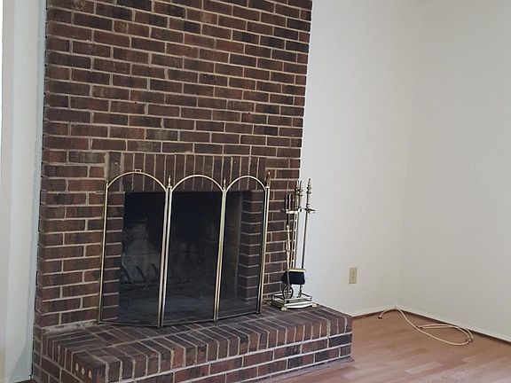 4th image of 1638 Village Lake Dr