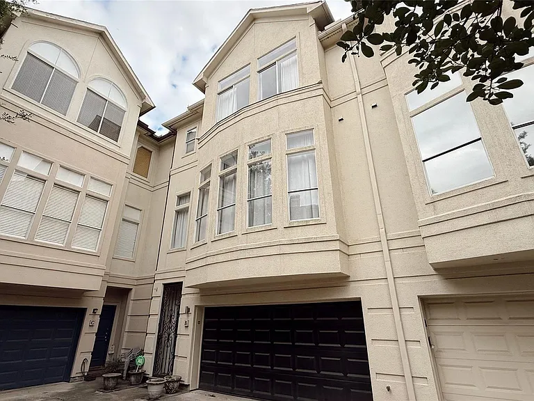1107 Marconi St #B — Photo 2