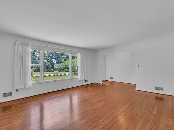 2nd image of 402 Springwood Dr