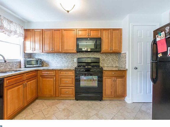 3rd image of 3754 Bandon Dr