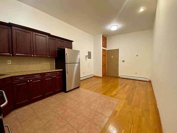 3rd image of 296 5th Ave #22
