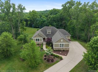 34225 Thornbrook Dr, Farmington Hills, MI 48335