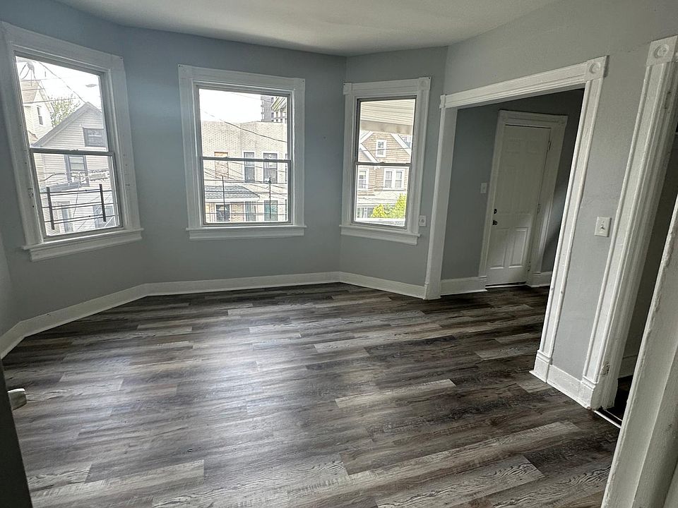 1st image of 68 Sands St Floor 2