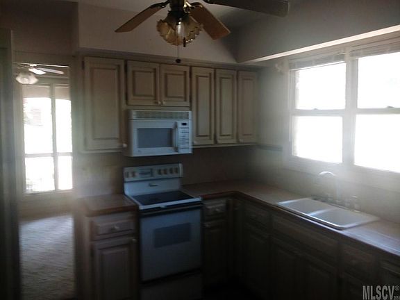 4th image of 214 Fieldstone Cir