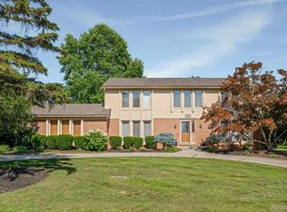 28824 Appleblossom Ln, Farmington Hills, MI 48331