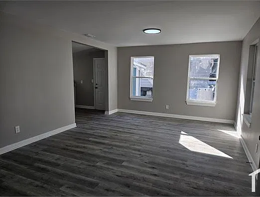 3 bed, 1000 sqft, $1,400 — Photo 2