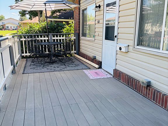Refinished TREX Deck, w/Table & 4 Chairs
