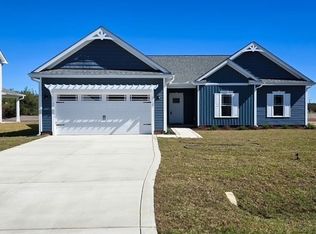 102 Sunny Acres Ln, Clinton, NC 28328