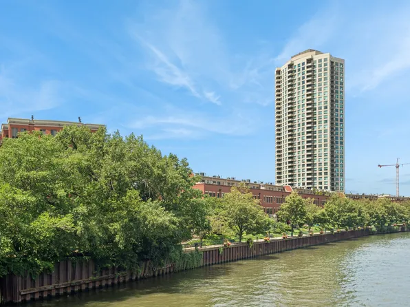 501 N Clinton St APT 1707, Chicago, IL 60654