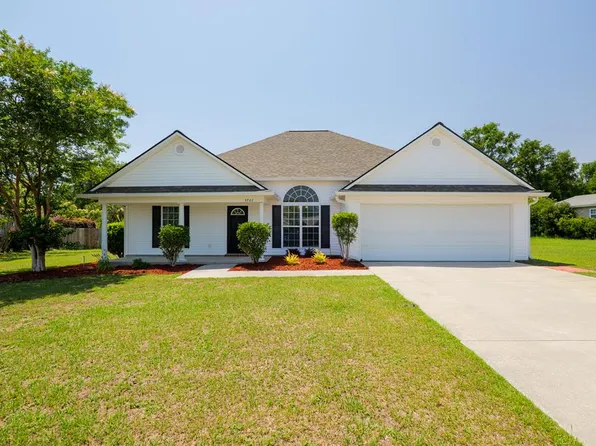 5702 Emily Ln, Hahira, GA 31632