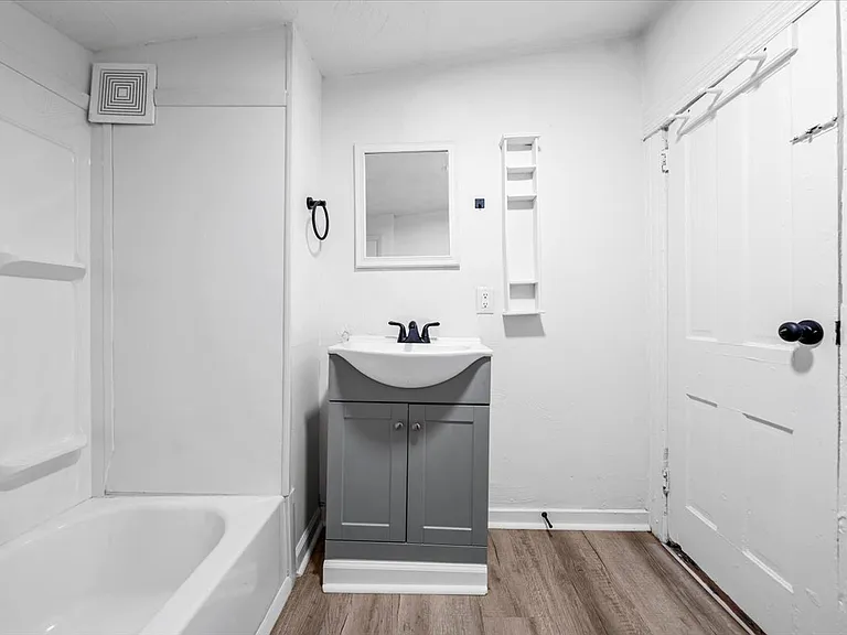 1329 Loudon Ave NW — Photo 14