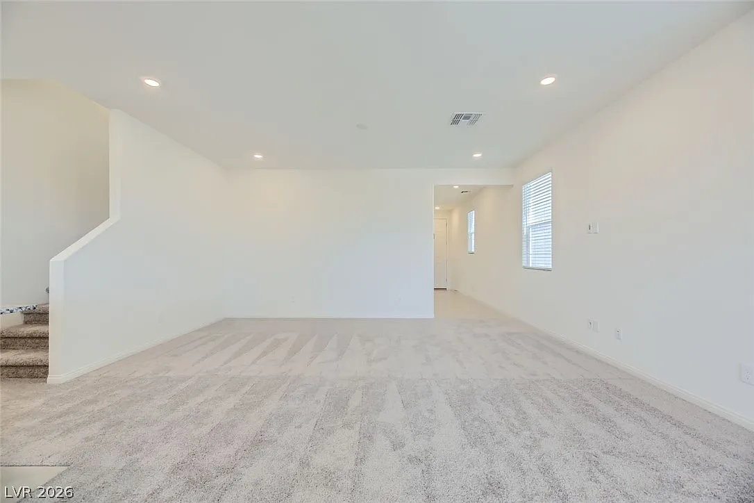 4 bed, 3.0 bath, 2124 sqft, $2,450 — Photo 3