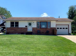 111 W 2nd St, Carroll, IA 51401