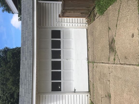 2nd image of 1546 W 25th St
