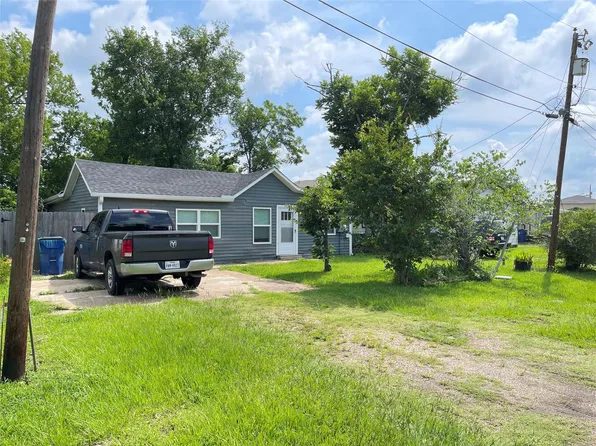 103 Prewitt Ln, West Columbia, TX 77486