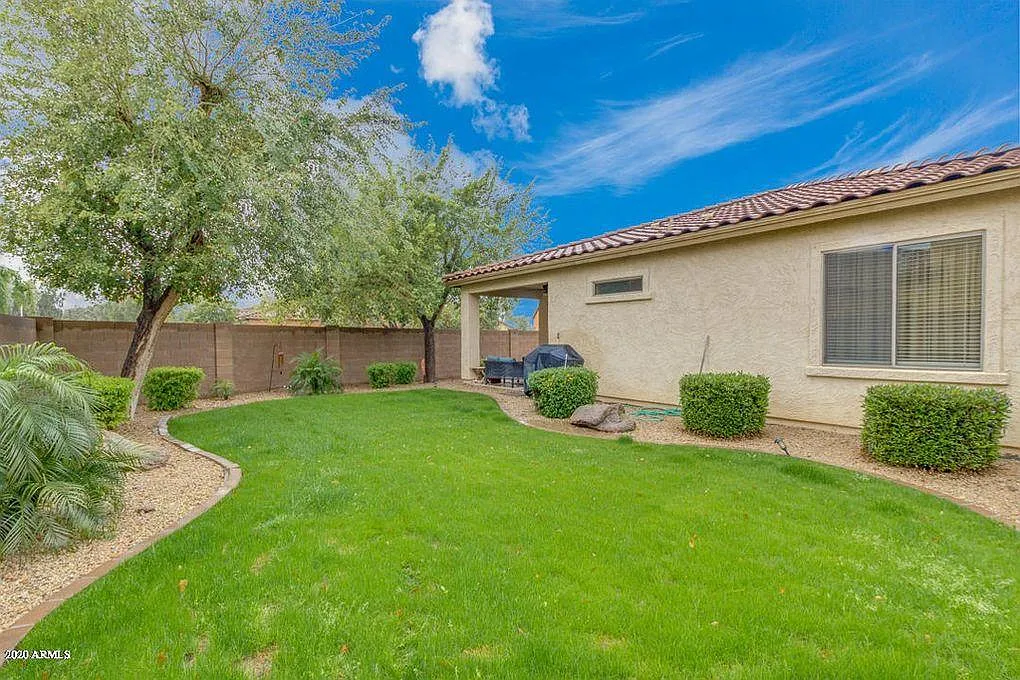 4 bed, 2066 sqft, $4,500 — Photo 3