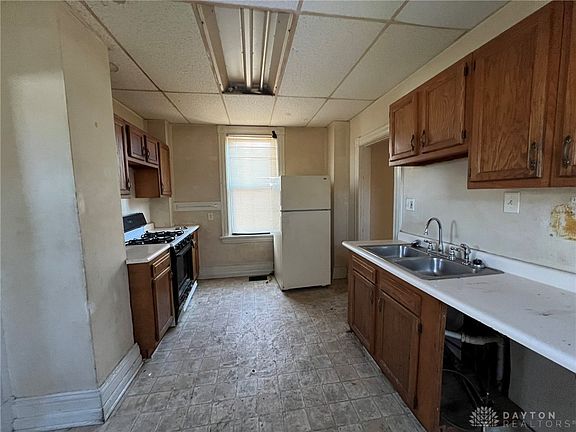 4th image of 5601 Abbottsford St