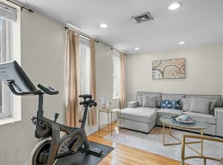 196 Endicott St APT 3, Boston, MA 02113