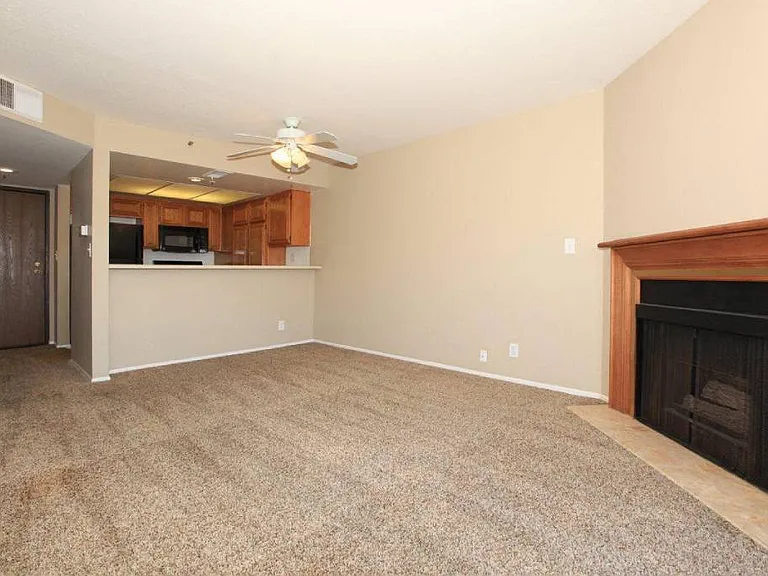 Savoy West Apartments — Photo 27